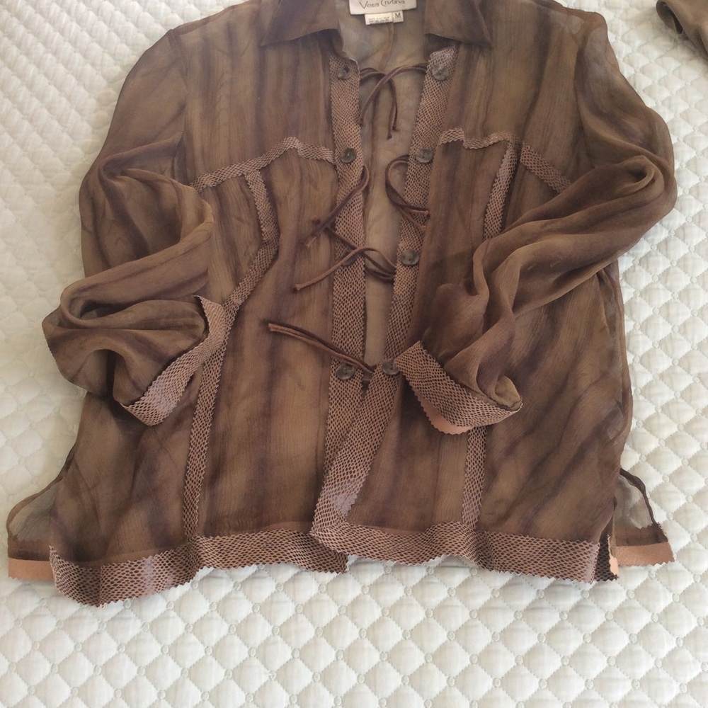 4 piece Women’s exclusive gorgeous outfit!